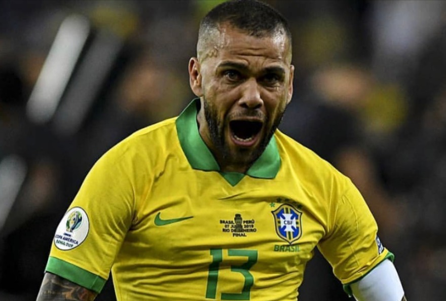 Dani Alves respondi&oacute; a las cr&iacute;ticas por su convocatoria para Qatar 2022