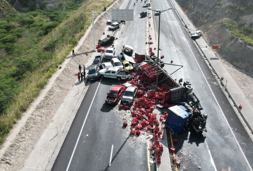 El chofer del cami&oacute;n accidentado en Guayllabamba no quiso escapar, seg&uacute;n testigo