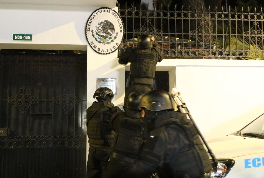 Gobierno de Ecuador detiene a Glas; M&eacute;xico suspende relaciones diplom&aacute;ticas