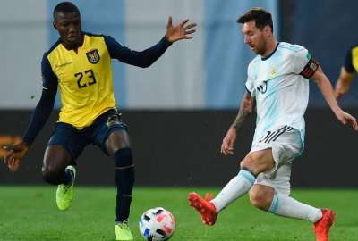 El primer partido de Mois&eacute;s Caicedo con la selecci&oacute;n fue con Argentina.