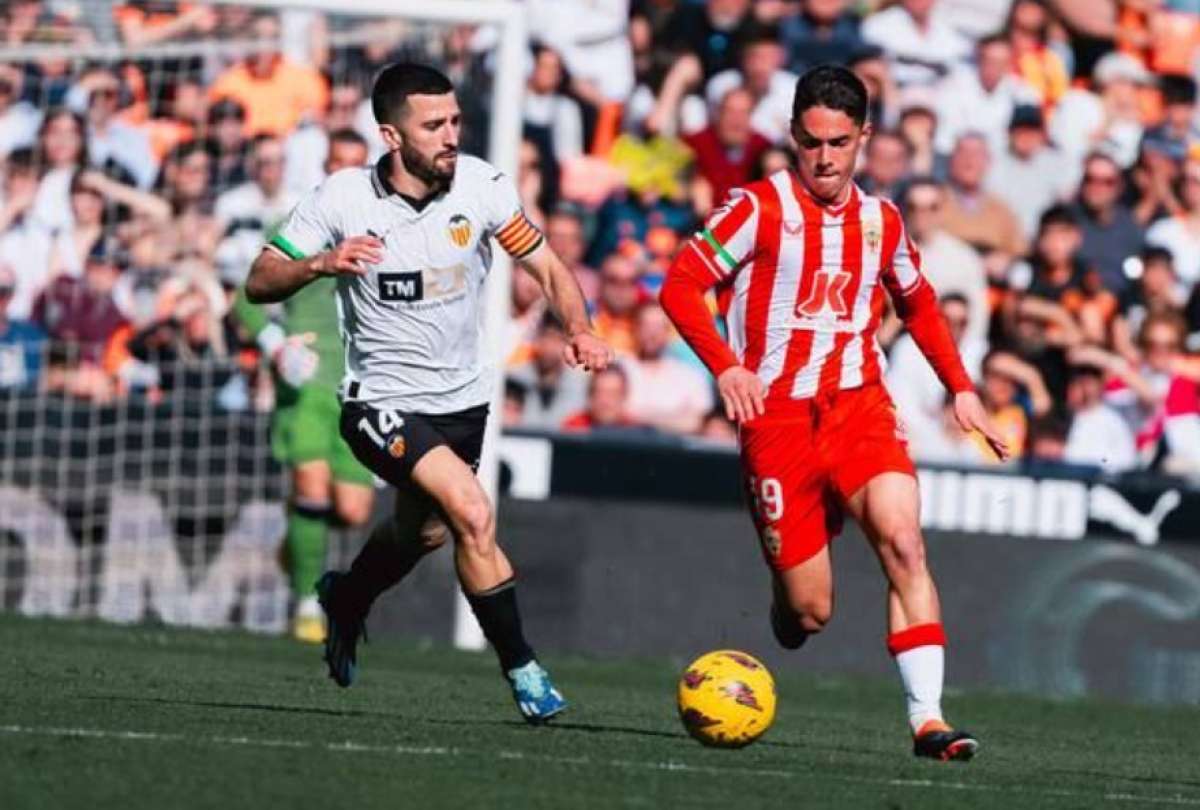 Sergio Arribas, futbolista del Almería de España, salvó a una pareja en Maldivas.
