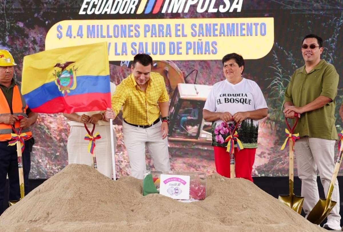 Noboa inaugura obras de alcantarillado y planta de aguas residuales en Piñas