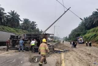 Choque entre un bus y una volqueta deja cinco heridos