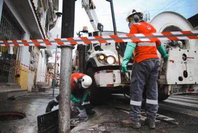 Tras las fuertes lluvias registradas entre el mi&eacute;rcoles y jueves, en Guayaquil se reportaron inundaciones. El Municipio activ&oacute; la limpieza de alcantarillas.