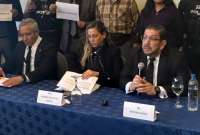 Andrea Gonz&aacute;lez en rueda de prensa despu&eacute;s del asesinato de Fernando Villavicencio.