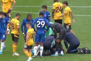 Mois&eacute;s Caicedo es sustituido tras recibir una fuerte falta