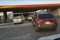 Largas filas se registraron en las estaciones de servicio la noche del 20 de marzo de 2024.