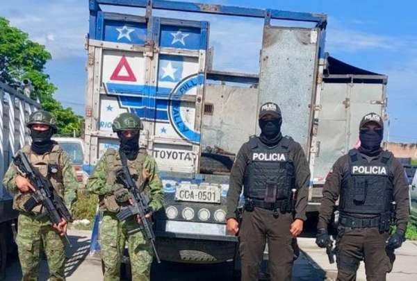 El Bloque de Seguridad decomis&oacute; 800 galones de combustible en Huaquillas.