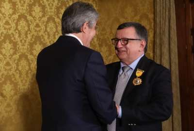 Emilio Palacio fue condecorado por su lucha en defensa de la libertad de expresi&oacute;n