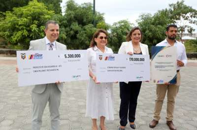 A trav&eacute;s del proyecto &ldquo;Mi Casa Mi Desarrollo&rdquo;, el Gobierno y la Conafips entregar&aacute; cr&eacute;ditos para financiar la adquisici&oacute;n, construcci&oacute;n y remodelaci&oacute;n de viviendas en Manab&iacute;.