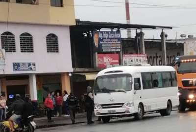 Polic&iacute;as acudieron al lugar de los hechos en Quevedo