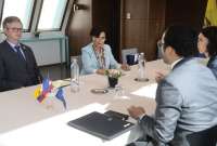 El ministro Juan Carlos Vega (izq.) y la canciller Gabriela Sommerfeld sostuvieron reuniones con empresarios y potenciales inversionistas para Ecuador.