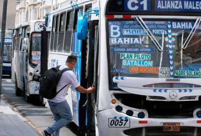 Ocho cooperativas reanudaron el servicio de transporte urbano, mientras que 28 l&iacute;neas siguen paralizadas.