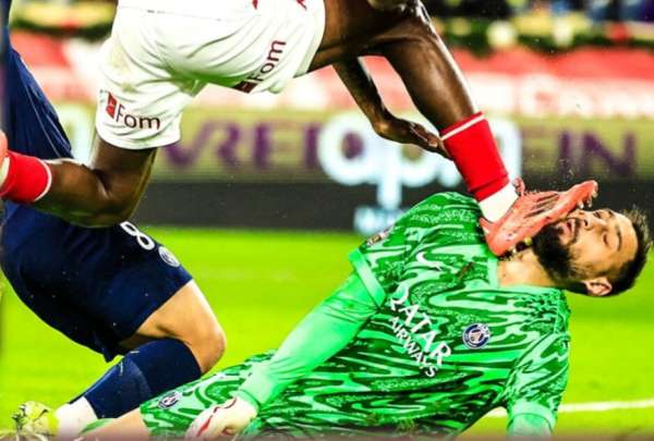 Donnarumma sali&oacute; lesionado