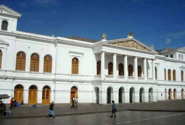 La entrega de credenciales se realizar&aacute; a las 10:00 en el Teatro Sucre de Quito. 