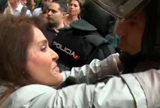 Polic&iacute;a denunci&oacute; el beso no consentido de una manifestante