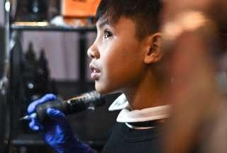 Tailandia: Joven tatuador de 9 a&ntilde;os sorprende con su talento