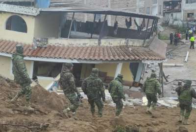  Las FF.AA enviaron su solidaridad a las familias de los damnificados en Alaus&iacute;. 
