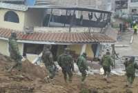 Las FF.AA enviaron su solidaridad a las familias de los damnificados en Alausí.