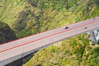 Quito: barrera met&aacute;lica para evitar suicidios en puentes
