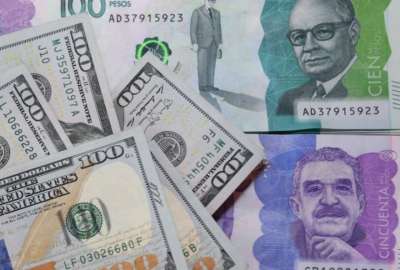 El d&oacute;lar inicia el 2023 superando los 4.500 pesos colombianos