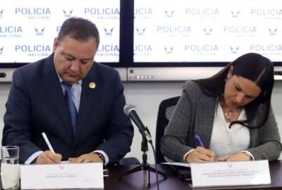 El ministro del Interior, Juan Zapata, y la secretaria de Educaci&oacute;n Superior, Ciencia, Tecnolog&iacute;a e Innovaci&oacute;n (Senescyt), Andrea Montalvo, suscribieron un acuerdo interinstitucional.