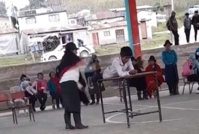 En redes sociales se comparti&oacute; un video donde una mujer golpea a menores.