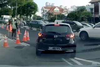 P&aacute;nico en Singapur: un socav&oacute;n se &ldquo;trag&oacute;&rdquo; un auto