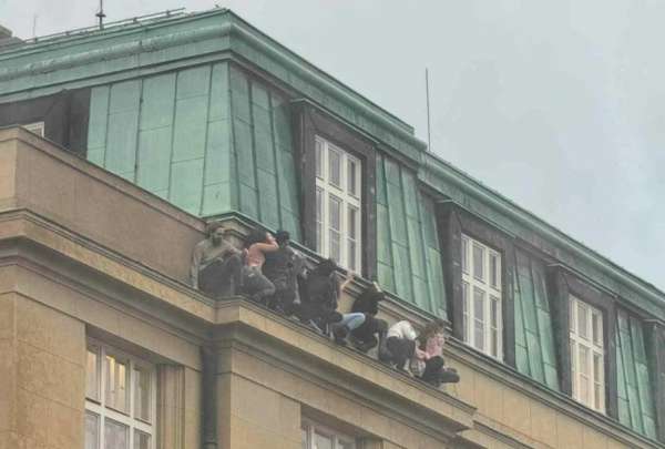 Se registr&oacute; un tiroteo en la Universidad Carolina de Praga