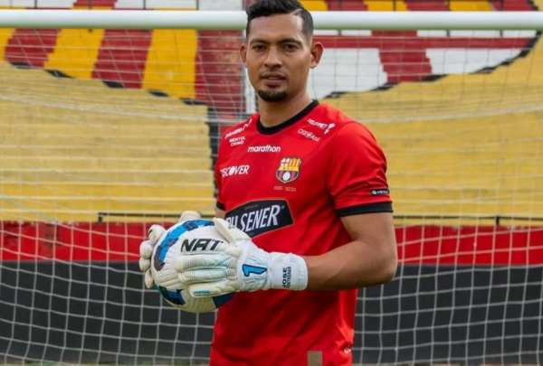 Jos&eacute; Contreras tuvo que dejar el Cl&aacute;sico por una lesi&oacute;n
