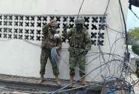 Miembros de las Fuerzas Armadas retiraron cables de internet y televisi&oacute;n