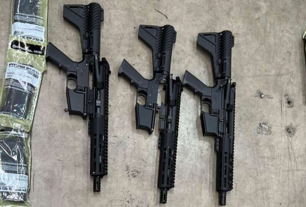 14 fusiles de asalto y dos pistolas que ingresaron en un paquete postal fueron incautados por la Polic&iacute;a.