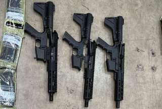 Polic&iacute;a Nacional incaut&oacute; 16 armas de fuego que arribaron a Guayaquil en paquetes postales