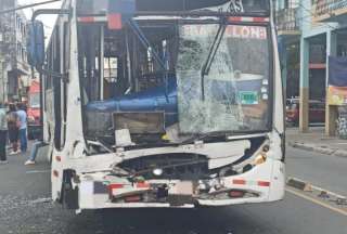 11 personas resultaron heridas por siniestro de dos buses en Guayaquil
