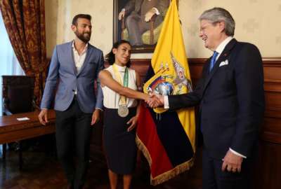 Presidente Guillermo Lasso homenaje&oacute; a la primera ganadora de medalla de oro mundial en patinaje