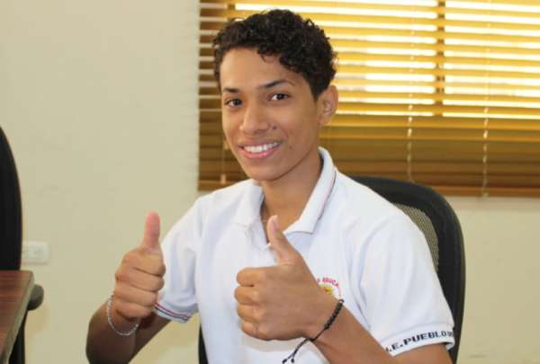 Adolescente ecuatoriano se volvi&oacute; viral en redes sociales por imitar a Michael Jackson