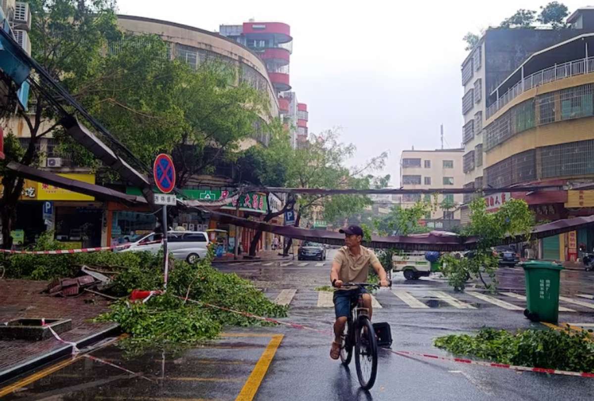 Autoridades activaron la alerta máxima por paso de tifón en el sur de China.