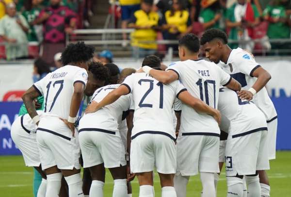 Ecuador enfrenta a Argentina y juega su estad&iacute;a en el torneo continental. 
