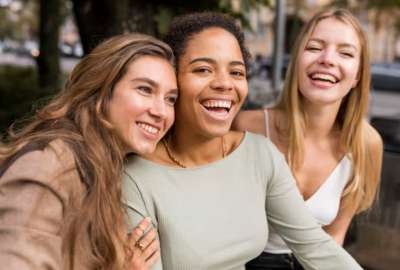 Estudio revela que mujeres son consideradas mejores pagadoras de cr&eacute;dito en la regi&oacute;n