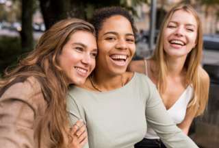 Estudio revela que mujeres son consideradas mejores pagadoras de cr&eacute;dito en la regi&oacute;n
