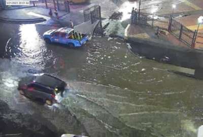 Guayaquil inundada por crecida de r&iacute;o Guayas