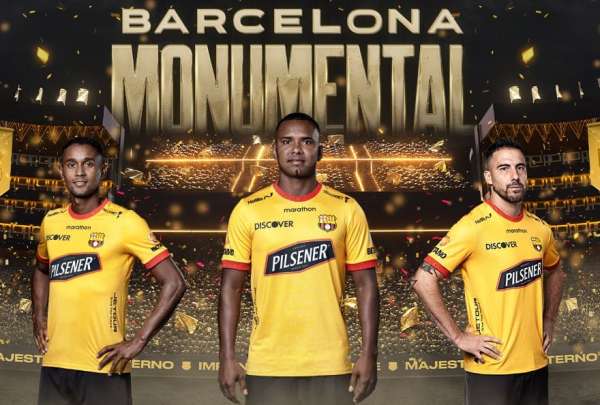 Barcelona present&oacute; su indumentaria para 2023