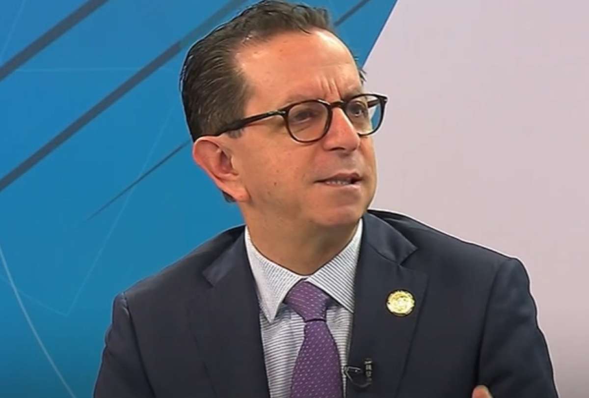 Roberto Izurieta aseguró que el Gobierno tubo que escoger y tomar "decisiones sumamente difíciles".