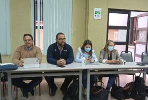 La mesa de di&aacute;ologo cont&oacute; con los titulares de las carteras de Ambiente y Energ&iacute;a y Minas.