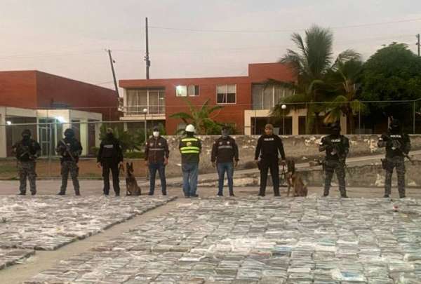Los agentes de la Unidad de Investigaci&oacute;n de Delitos Antinarc&oacute;ticos (UIPA) advirtieron que un contenedor, que transportaba cajas de banano, conten&iacute;a narc&oacute;ticos.
