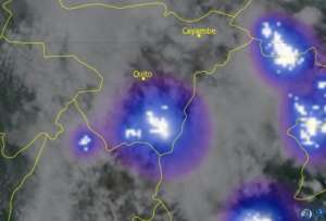 La tormenta con rel&aacute;mpagos en el valle de Los Chillos provocaron cortes de energ&iacute;a