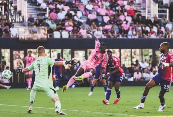 Obando anot&oacute; su primer gol en Inter Miami ante la mirada de Lionel Messi