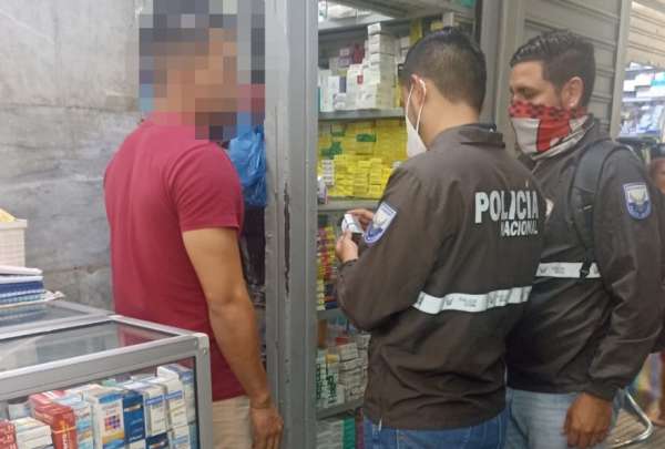 La Polic&iacute;a Nacional incaut&oacute; siete ampollas de fentanilo en la Bah&iacute;a de Guayaquil.