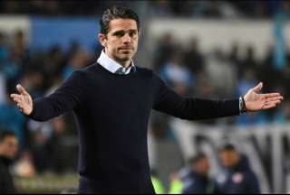 Fernando Gago aparece como opcionado para dirigir a Ecuador