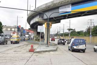 Guayaquil: Cierres viales por la construcci&oacute;n de pasos elevados en la av. Juan Tanca Marengo